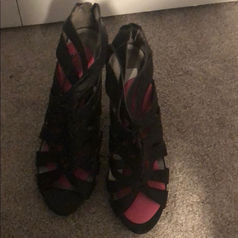 Shoe - Picture 2 of 2